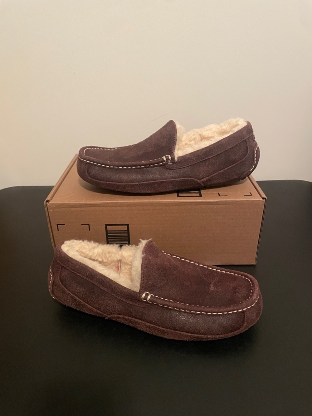 UGG Ascot Leather Distressed- Men’s 10 JB